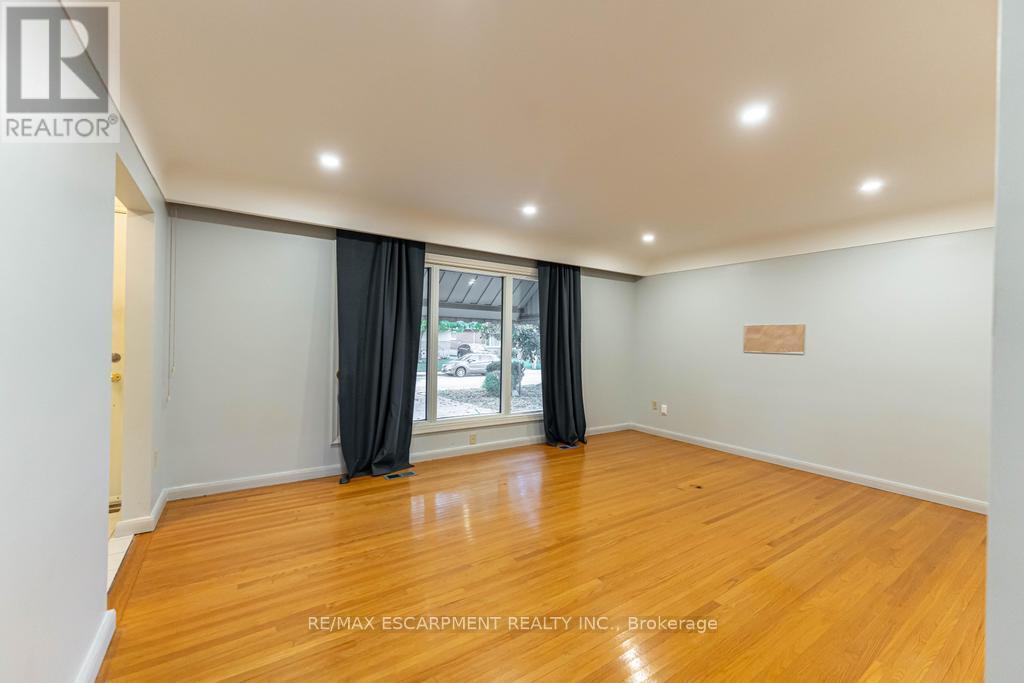 155 Wise Court, Hamilton, Ontario  L8T 2M1 - Photo 4 - X12482149