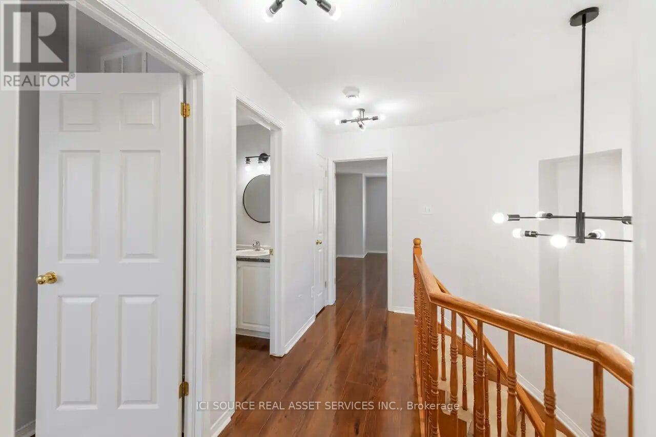 239 Meadowbreeze Drive, Ottawa, Ontario  K2M 3A6 - Photo 11 - X12482167