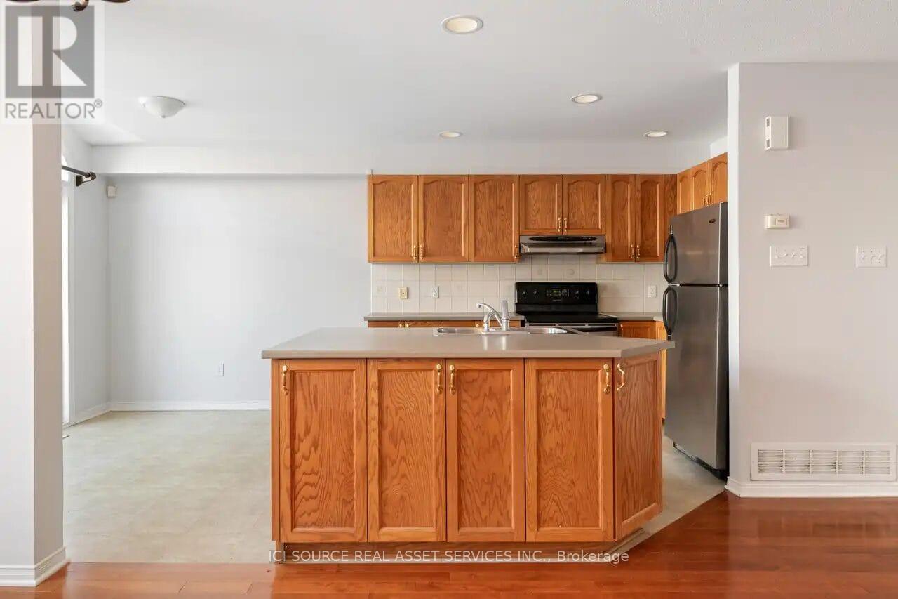 239 Meadowbreeze Drive, Ottawa, Ontario  K2M 3A6 - Photo 7 - X12482167