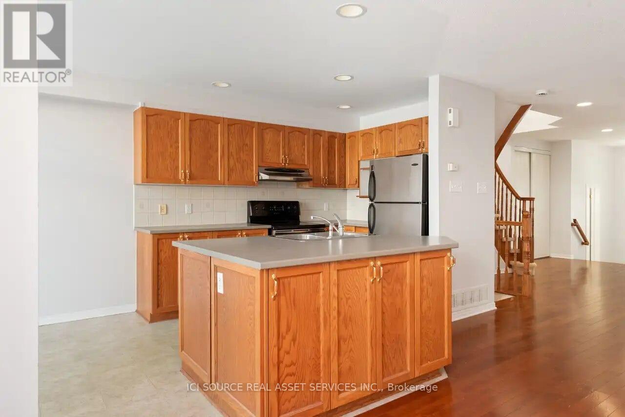 239 Meadowbreeze Drive, Ottawa, Ontario  K2M 3A6 - Photo 8 - X12482167
