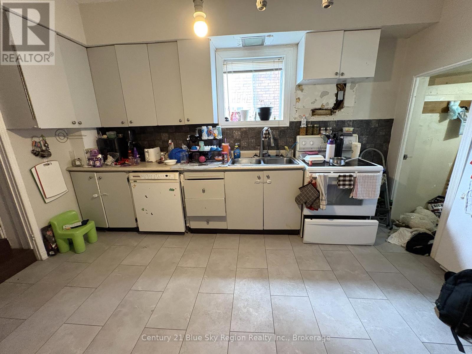 353 Regina Street, North Bay, Ontario  P1B 2J7 - Photo 4 - X12475397