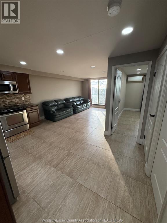 150 Park Unit# 1711, Windsor, Ontario  N9A 7A2 - Photo 1 - 25027039