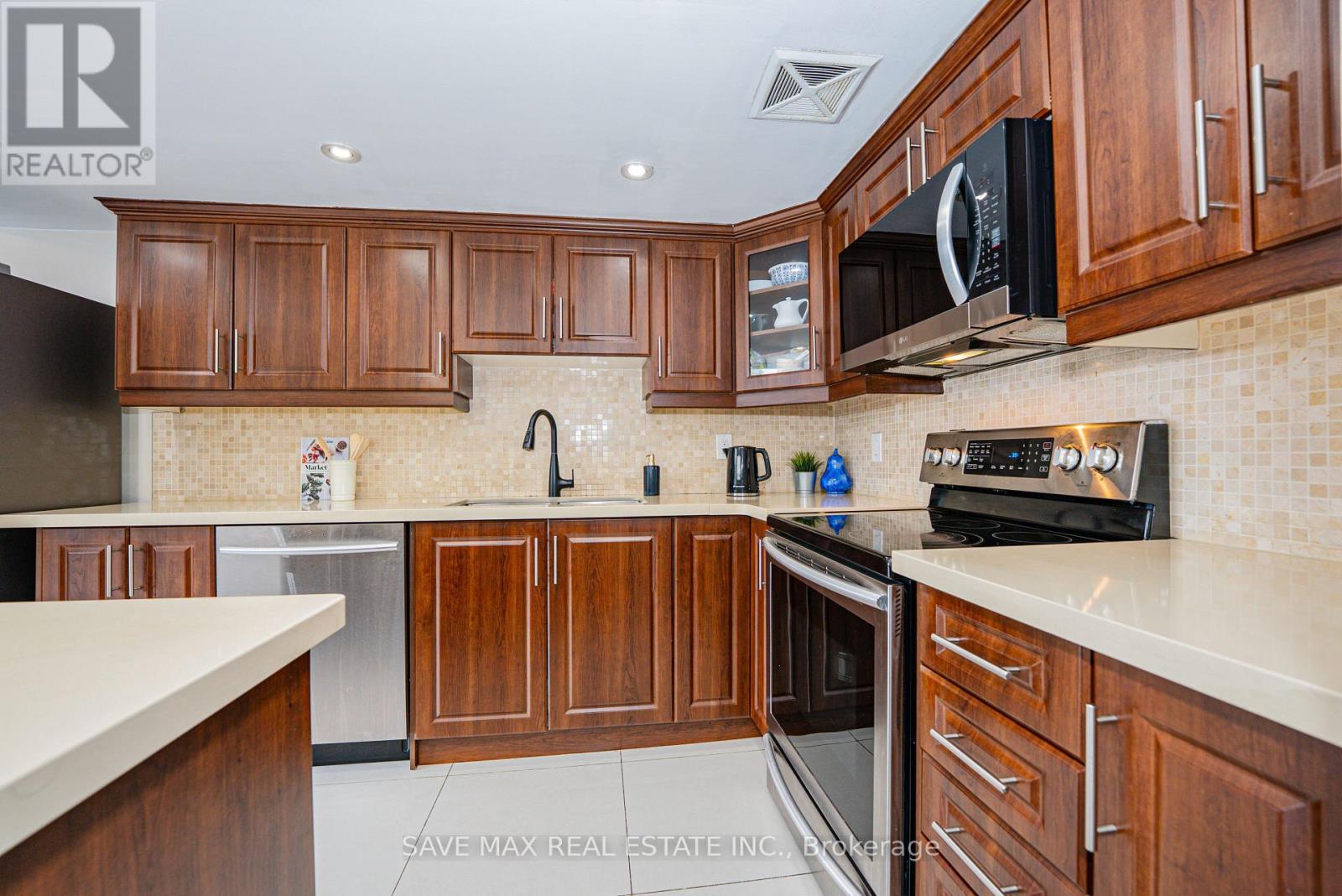 2207 - 350 Webb Drive, Mississauga, Ontario  L5B 3W4 - Photo 15 - W12482205
