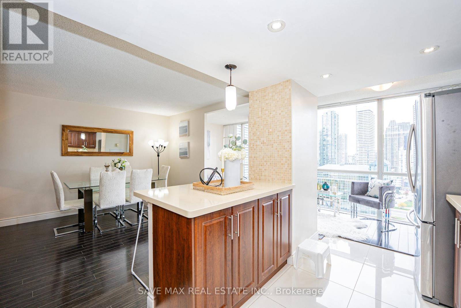 2207 - 350 Webb Drive, Mississauga, Ontario  L5B 3W4 - Photo 16 - W12482205