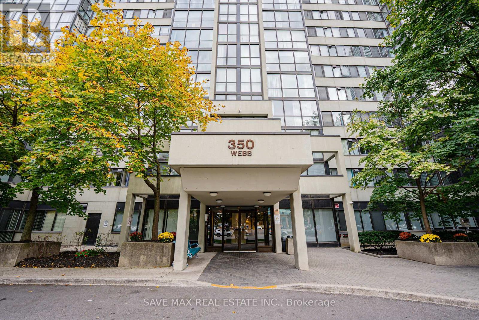 2207 - 350 Webb Drive, Mississauga, Ontario  L5B 3W4 - Photo 2 - W12482205