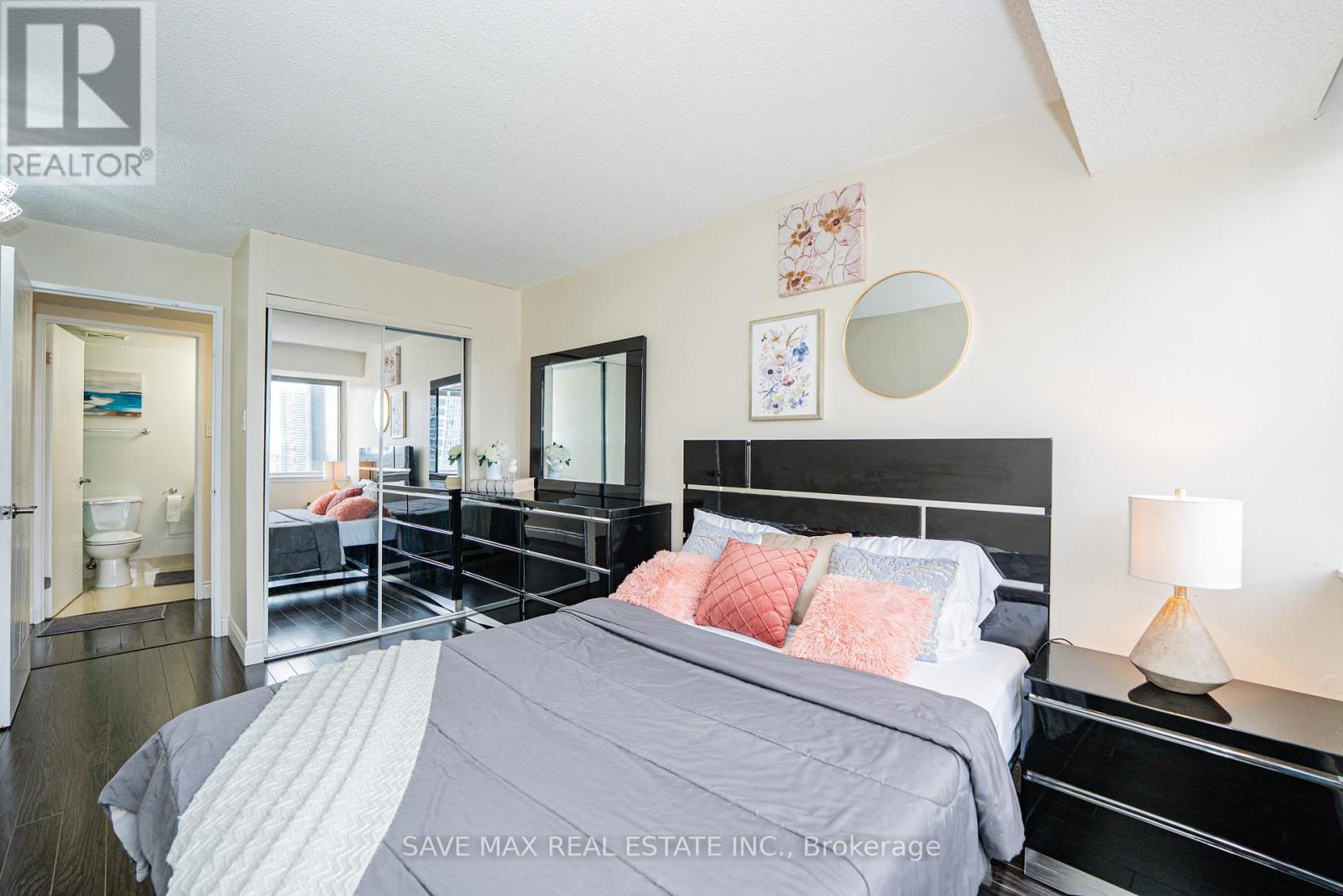 2207 - 350 Webb Drive, Mississauga, Ontario  L5B 3W4 - Photo 22 - W12482205
