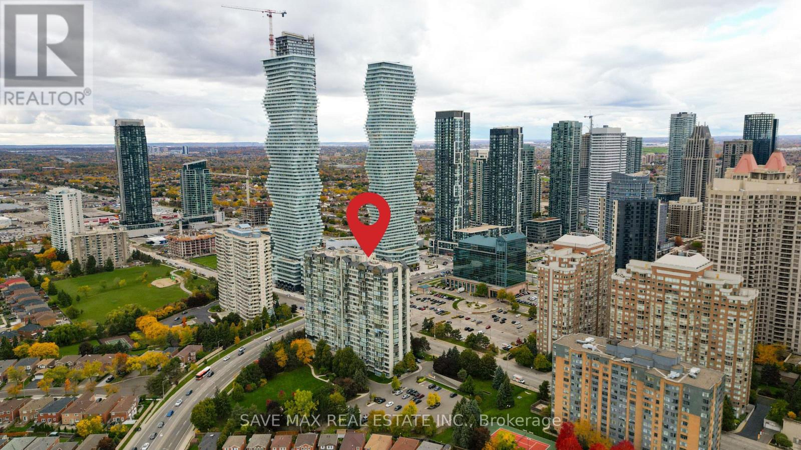2207 - 350 Webb Drive, Mississauga, Ontario  L5B 3W4 - Photo 3 - W12482205