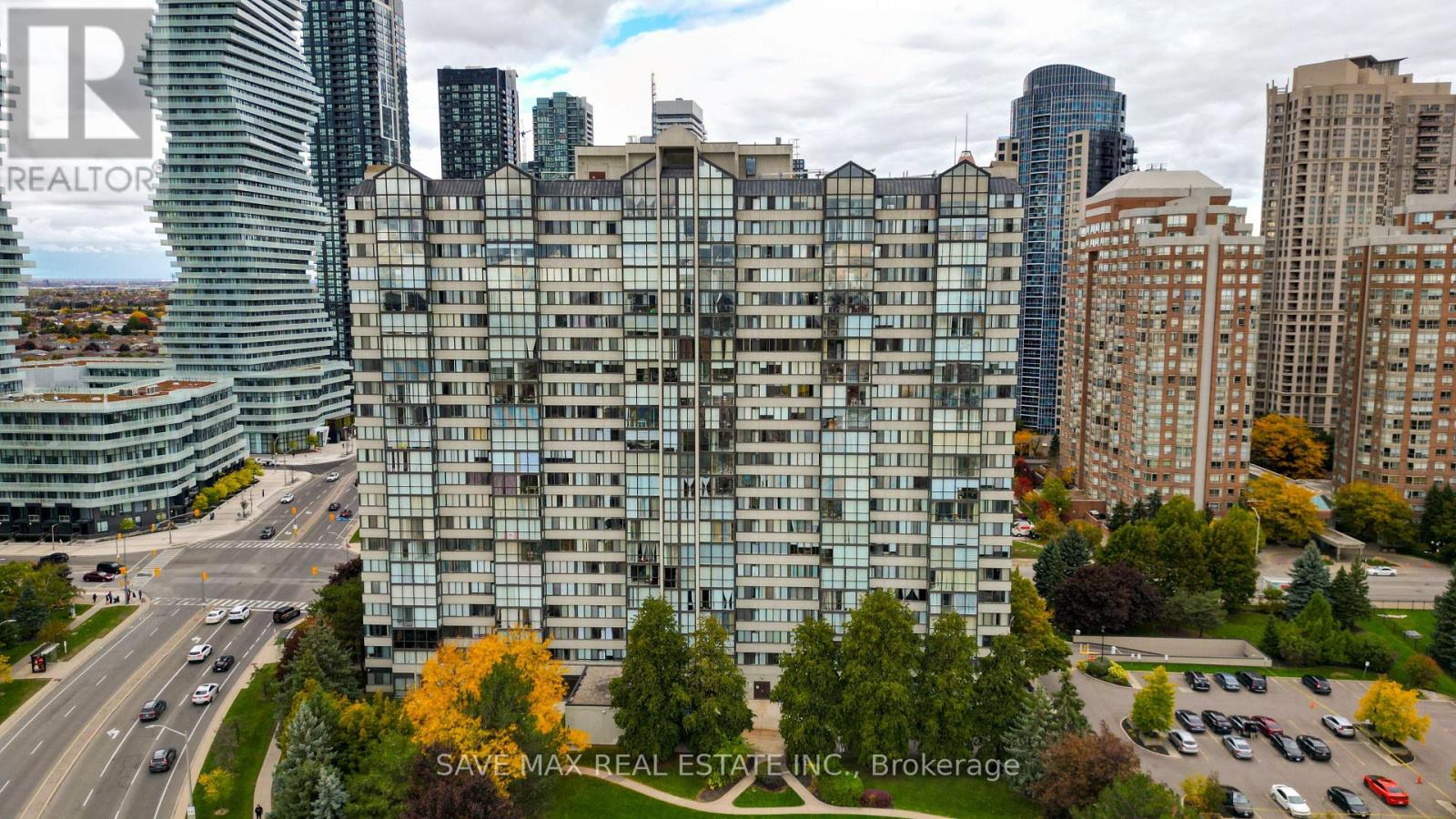 2207 - 350 Webb Drive, Mississauga, Ontario  L5B 3W4 - Photo 4 - W12482205