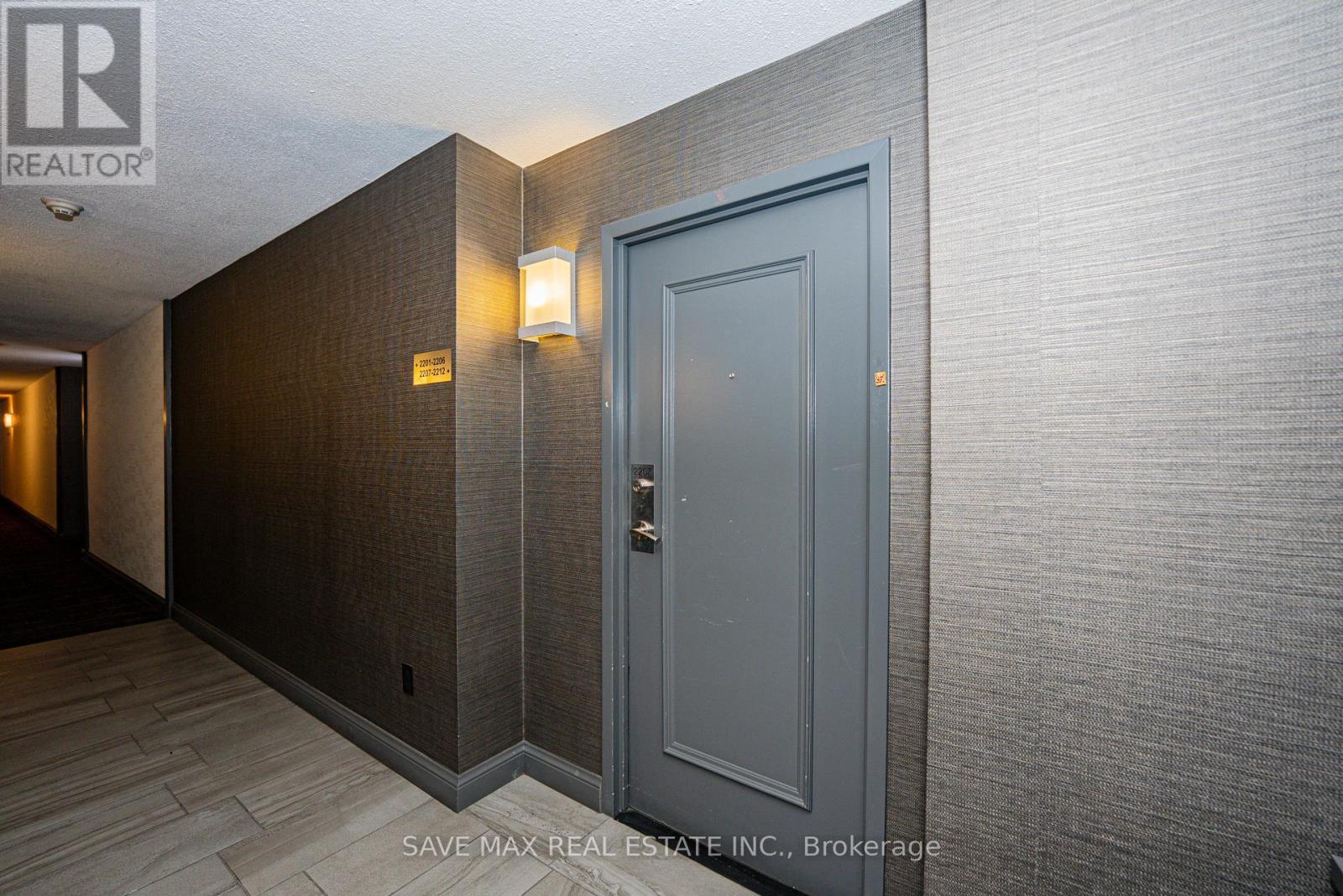 2207 - 350 Webb Drive, Mississauga, Ontario  L5B 3W4 - Photo 6 - W12482205