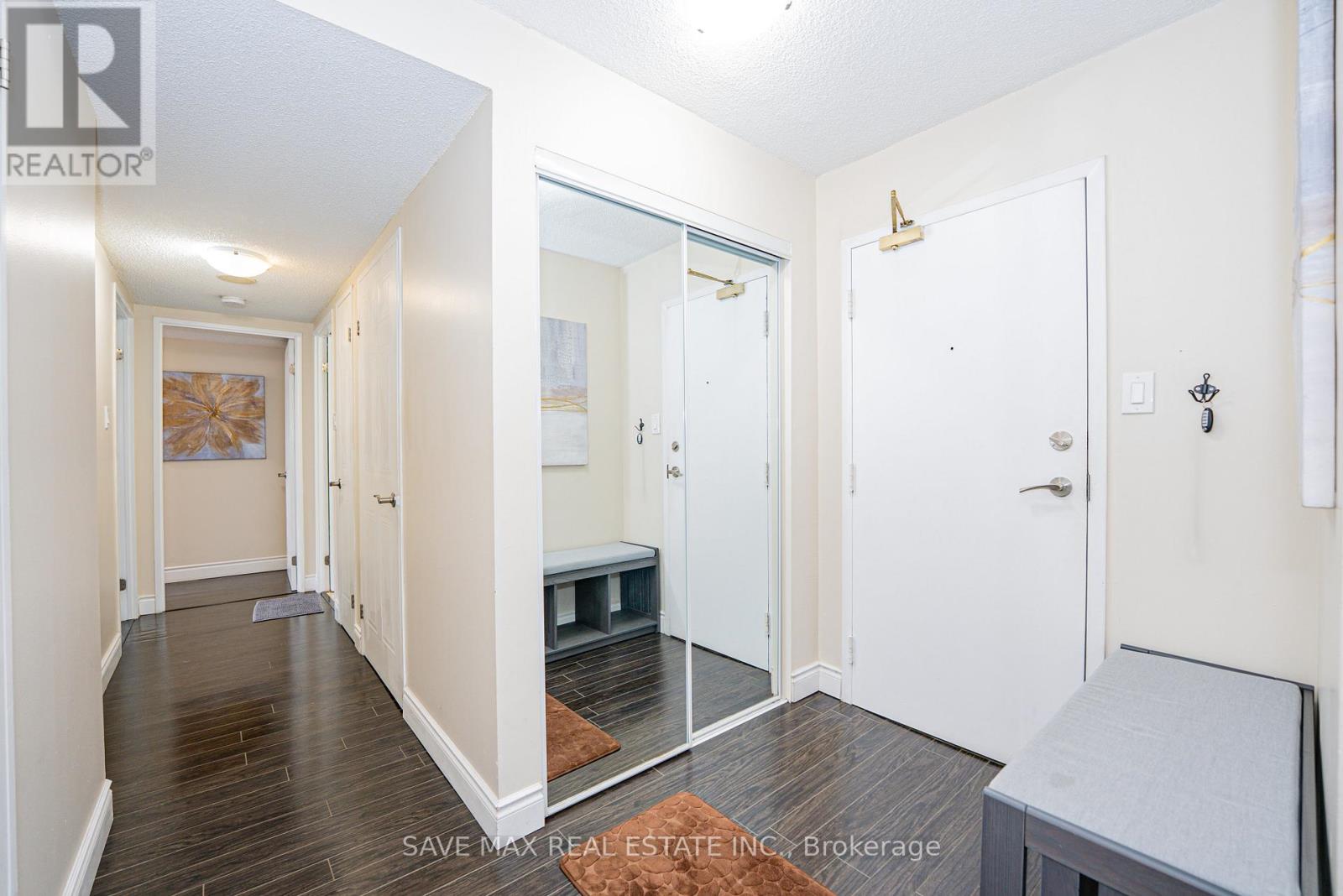 2207 - 350 Webb Drive, Mississauga, Ontario  L5B 3W4 - Photo 7 - W12482205