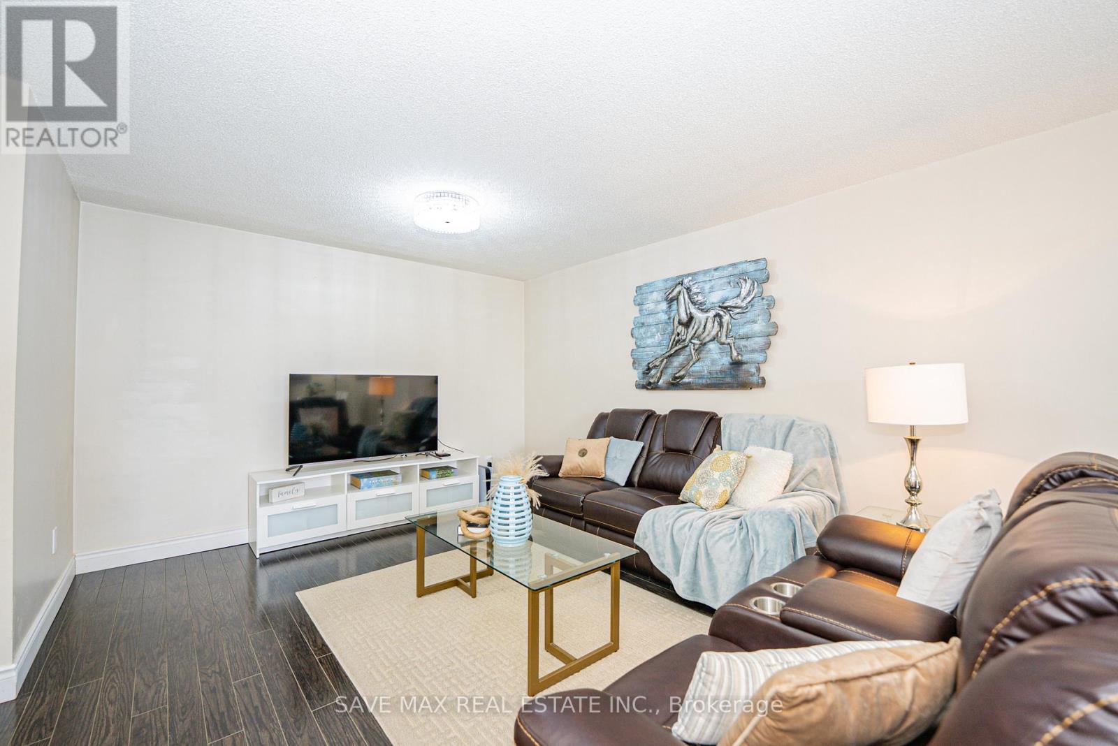 2207 - 350 Webb Drive, Mississauga, Ontario  L5B 3W4 - Photo 9 - W12482205