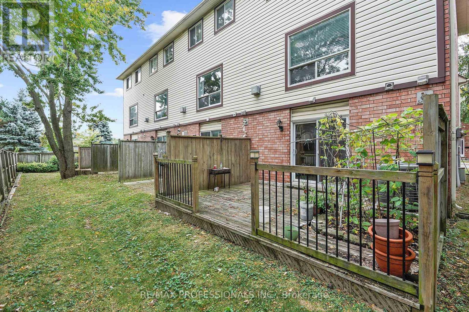 17 - 384 Limeridge Road E, Hamilton, Ontario  L9A 2S7 - Photo 35 - X12482209