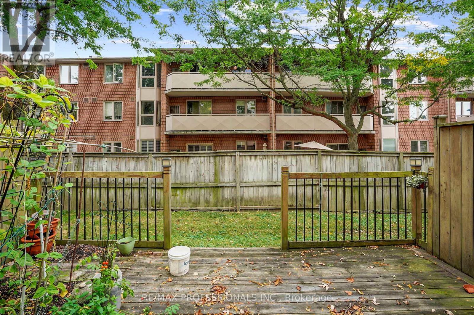 17 - 384 Limeridge Road E, Hamilton, Ontario  L9A 2S7 - Photo 38 - X12482209