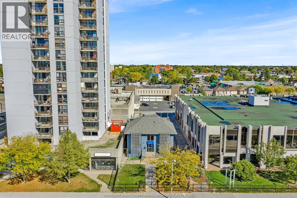 830 Ouellette, Windsor, Ontario  N9A 1C6 - Photo 3 - 25027141