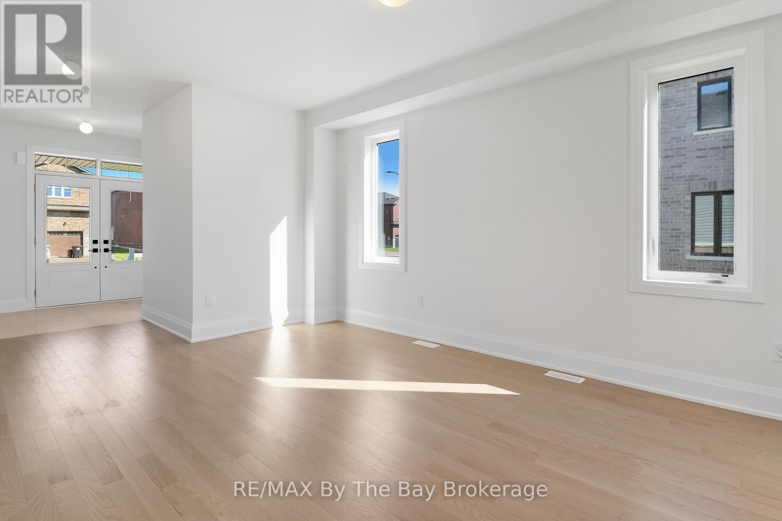 66 Amber Drive, Wasaga Beach, Ontario  L9Z 0R9 - Photo 11 - S12445614