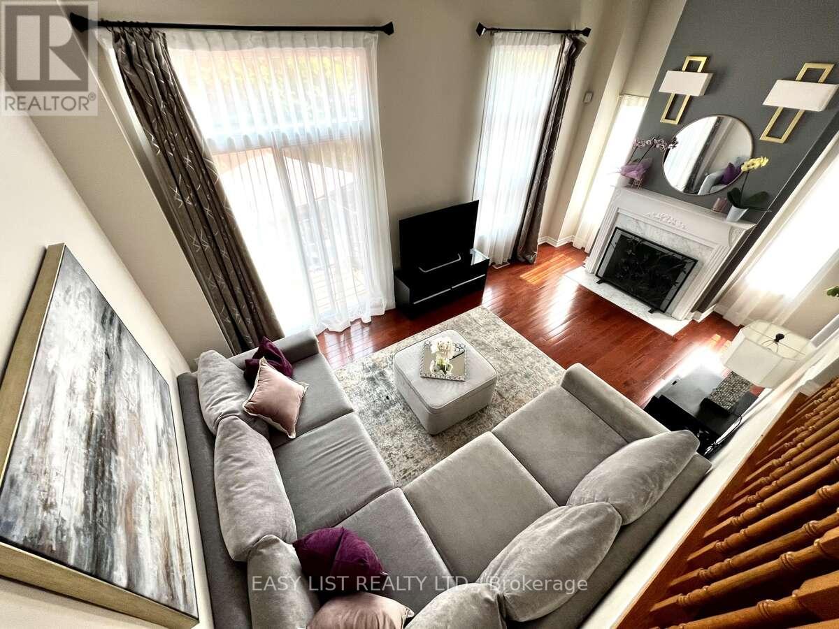 74 - 95 Weldrick Road E, Richmond Hill, Ontario  L4C 0H6 - Photo 5 - N12482236