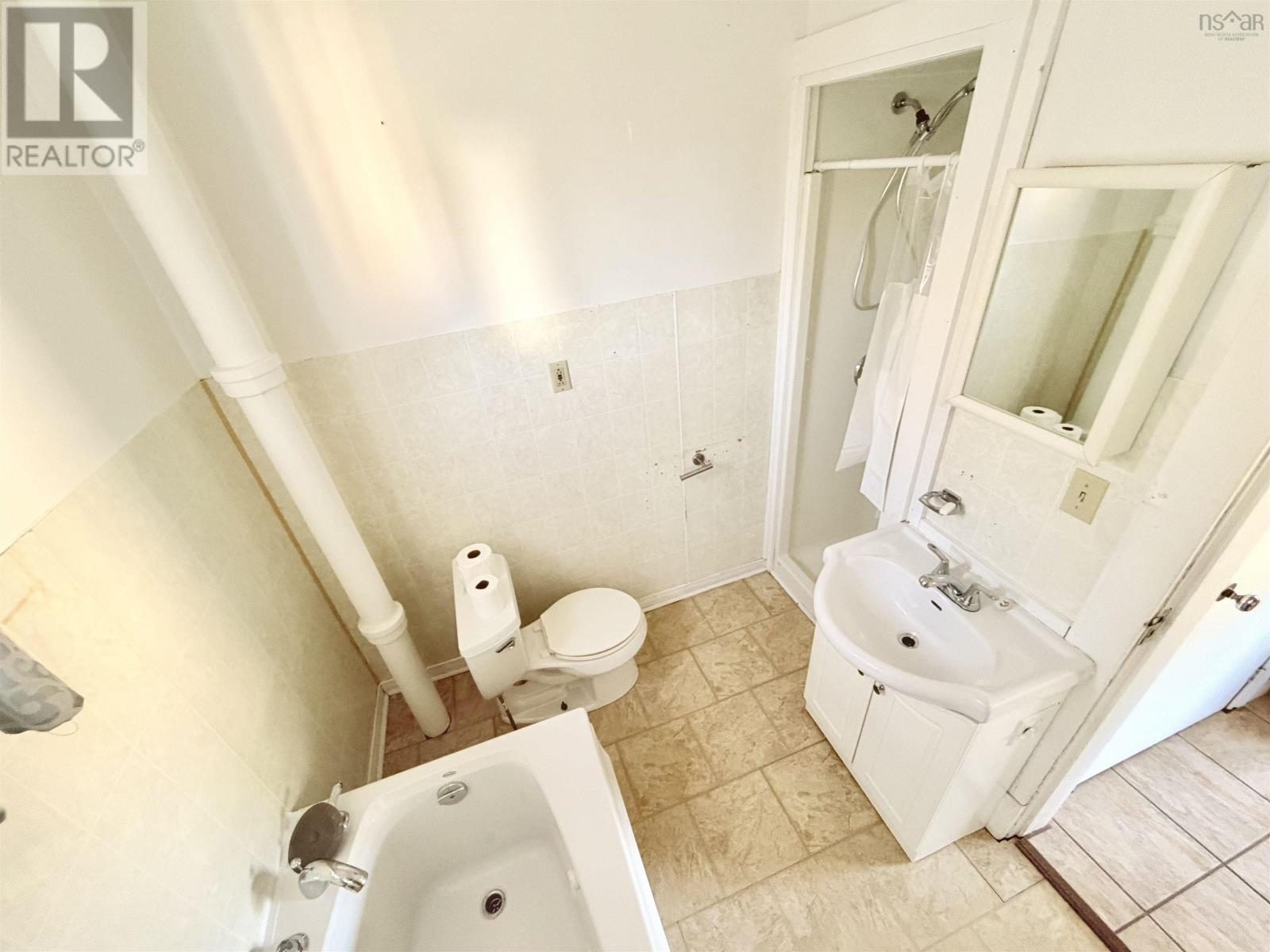 18 Highland Street, Glace Bay, Nova Scotia  B1A 2T5 - Photo 11 - 202524649