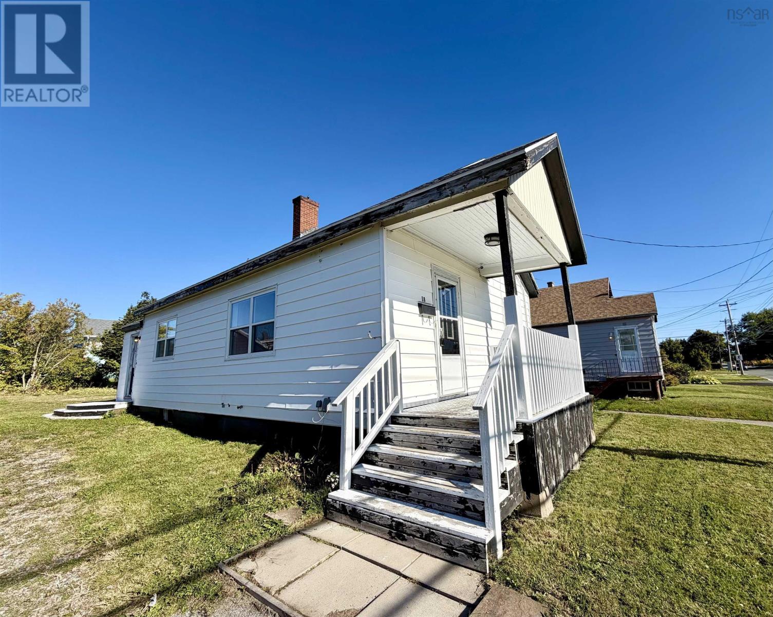 18 Highland Street, Glace Bay, Nova Scotia  B1A 2T5 - Photo 2 - 202524649