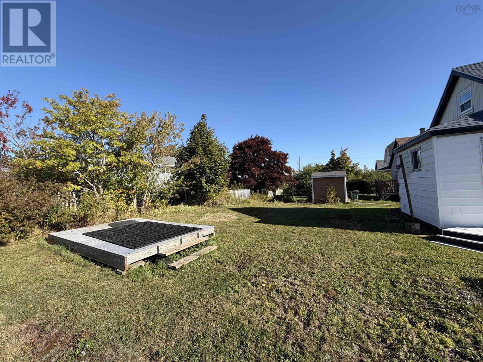 18 Highland Street, Glace Bay, Nova Scotia  B1A 2T5 - Photo 4 - 202524649