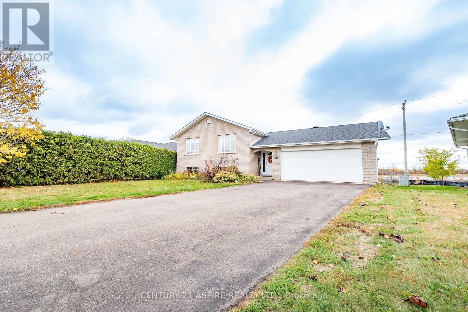 527 Angus Campbell Drive, Pembroke, Ontario  K8A 8K6 - Photo 2 - X12482266