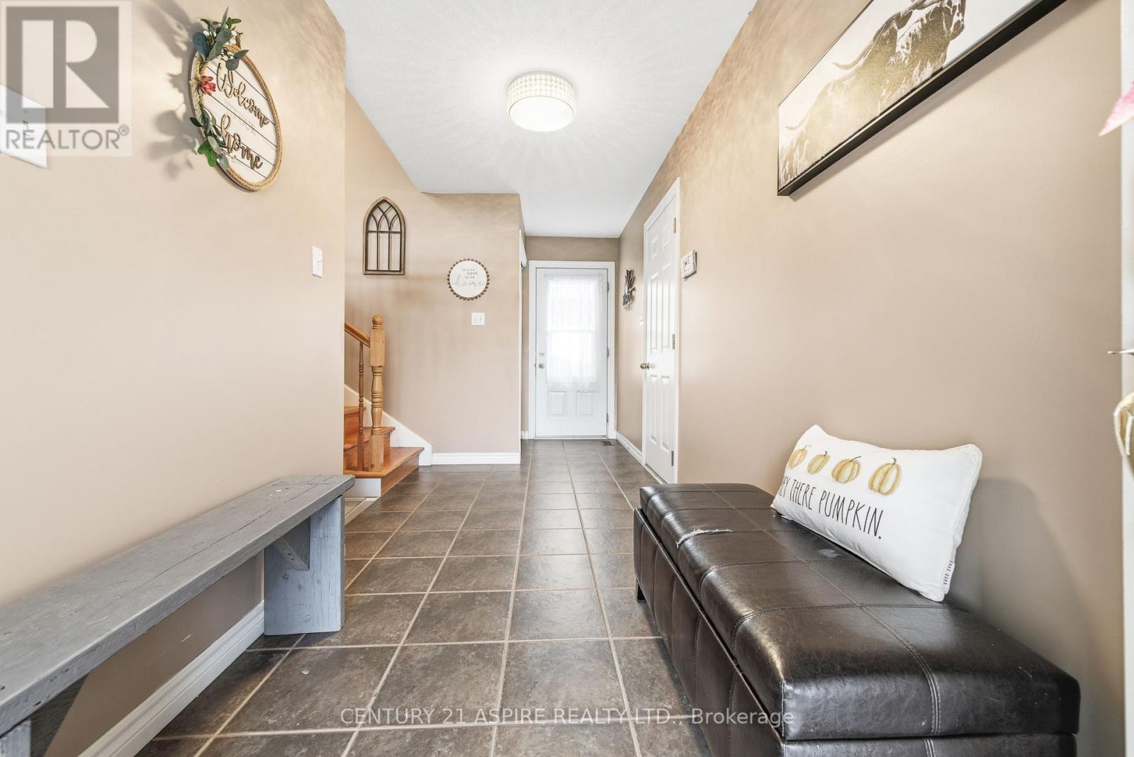 527 Angus Campbell Drive, Pembroke, Ontario  K8A 8K6 - Photo 7 - X12482266
