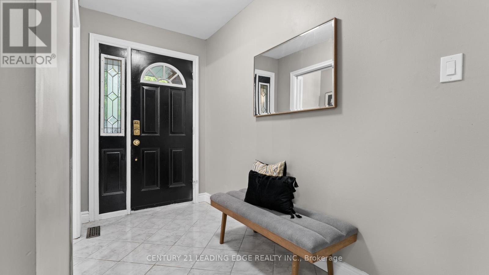 42 Tanager Square, Brampton, Ontario  L6Z 1X2 - Photo 3 - W12482226