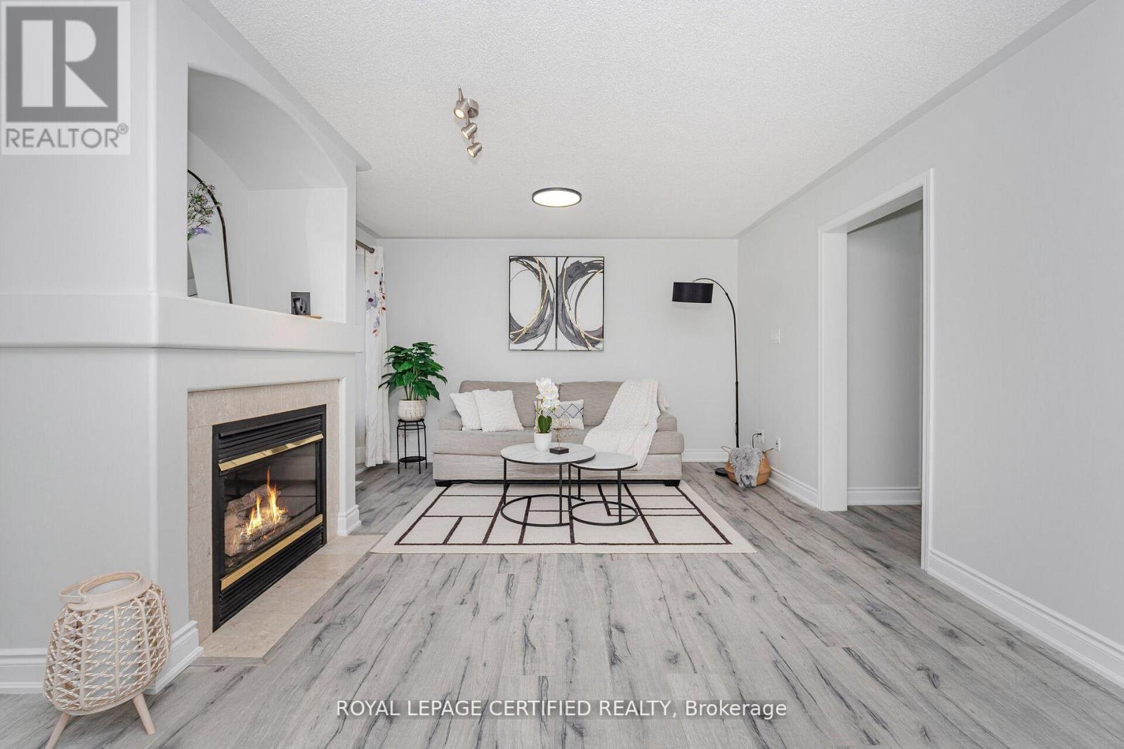 123 Dunlop Court, Brampton, Ontario  L6X 5A6 - Photo 8 - W12482229