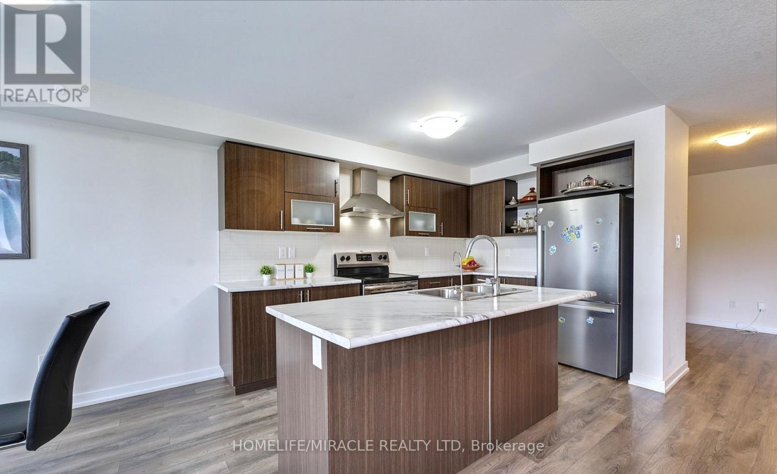 108 Golden Spring Drive, Brampton, Ontario  L7A 4N7 - Photo 11 - W12482232