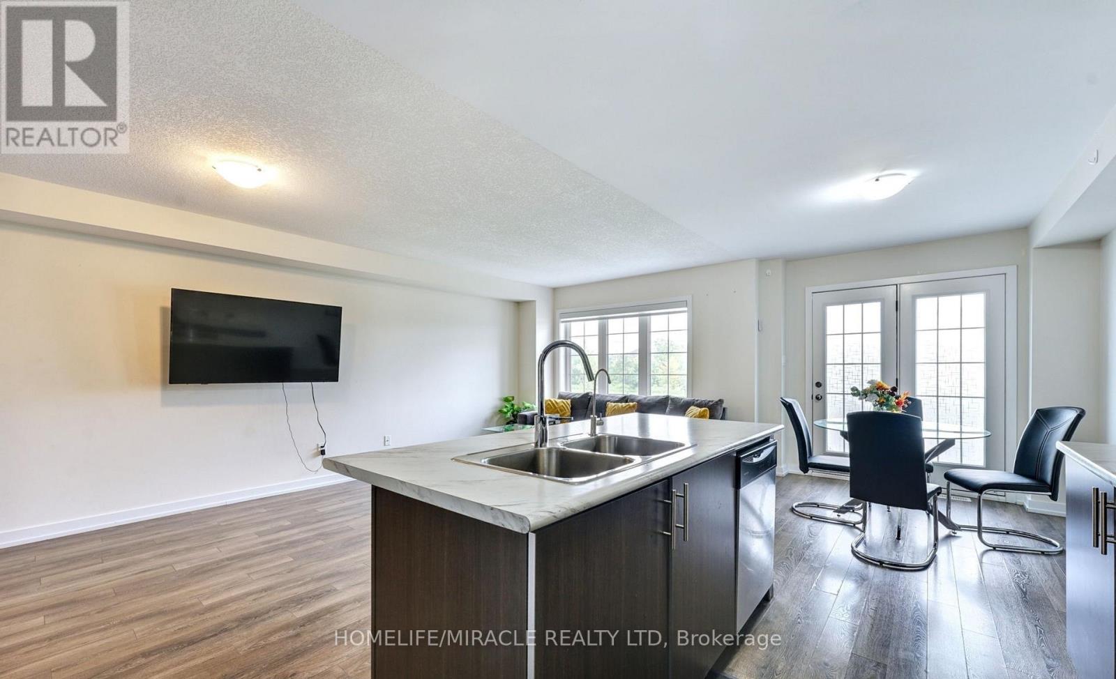 108 Golden Spring Drive, Brampton, Ontario  L7A 4N7 - Photo 13 - W12482232