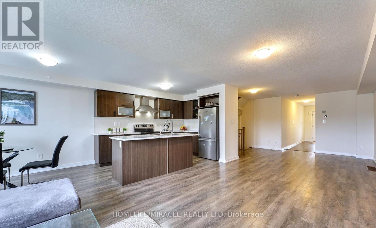 108 Golden Spring Drive, Brampton, Ontario  L7A 4N7 - Photo 14 - W12482232