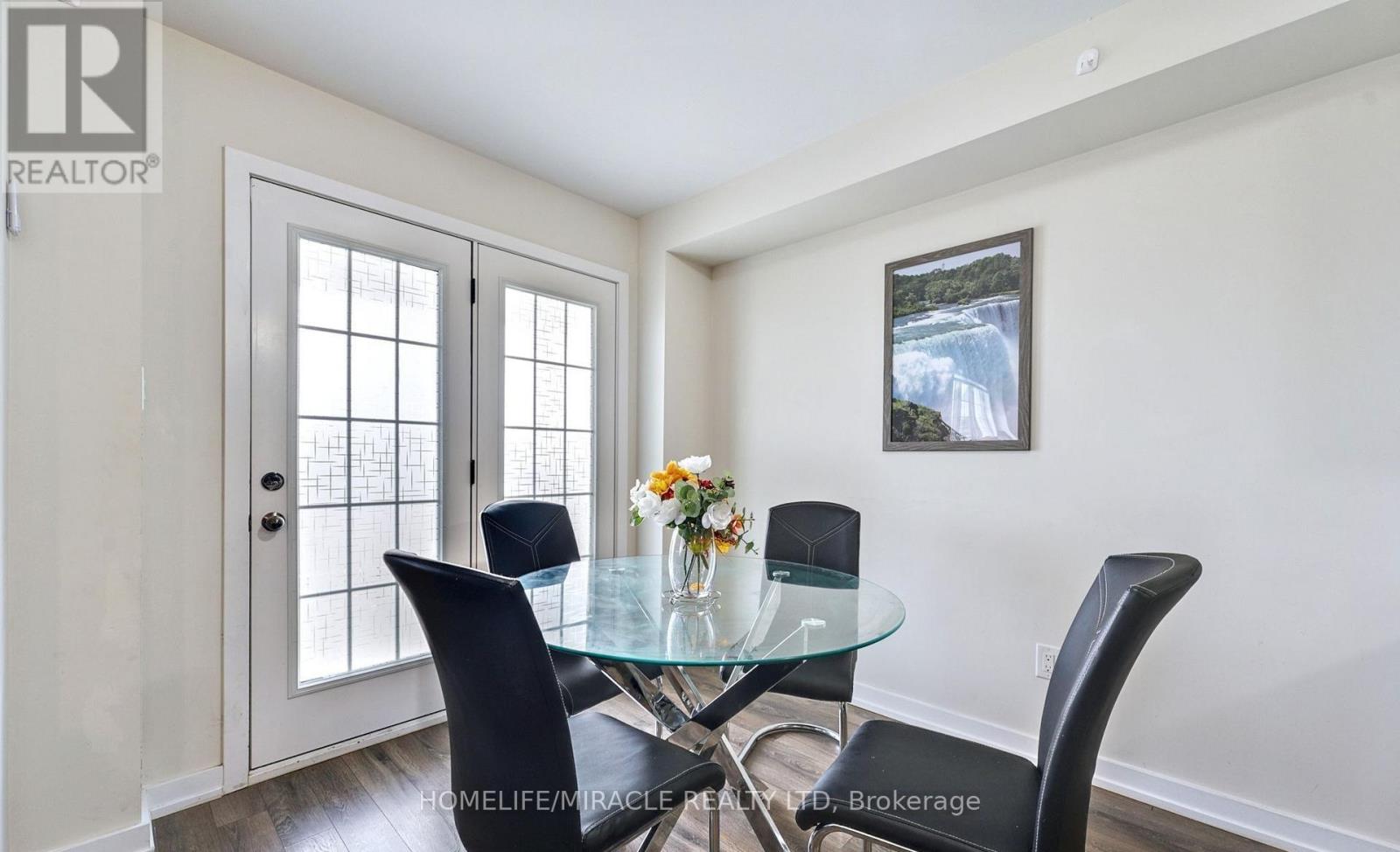 108 Golden Spring Drive, Brampton, Ontario  L7A 4N7 - Photo 19 - W12482232