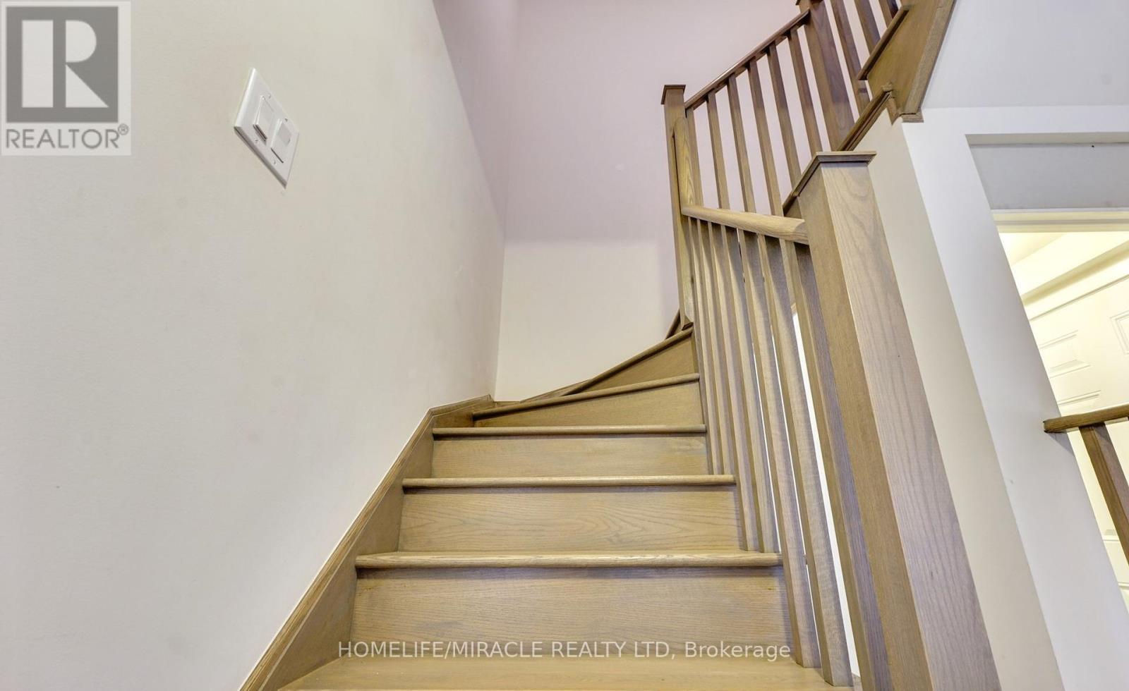 108 Golden Spring Drive, Brampton, Ontario  L7A 4N7 - Photo 20 - W12482232