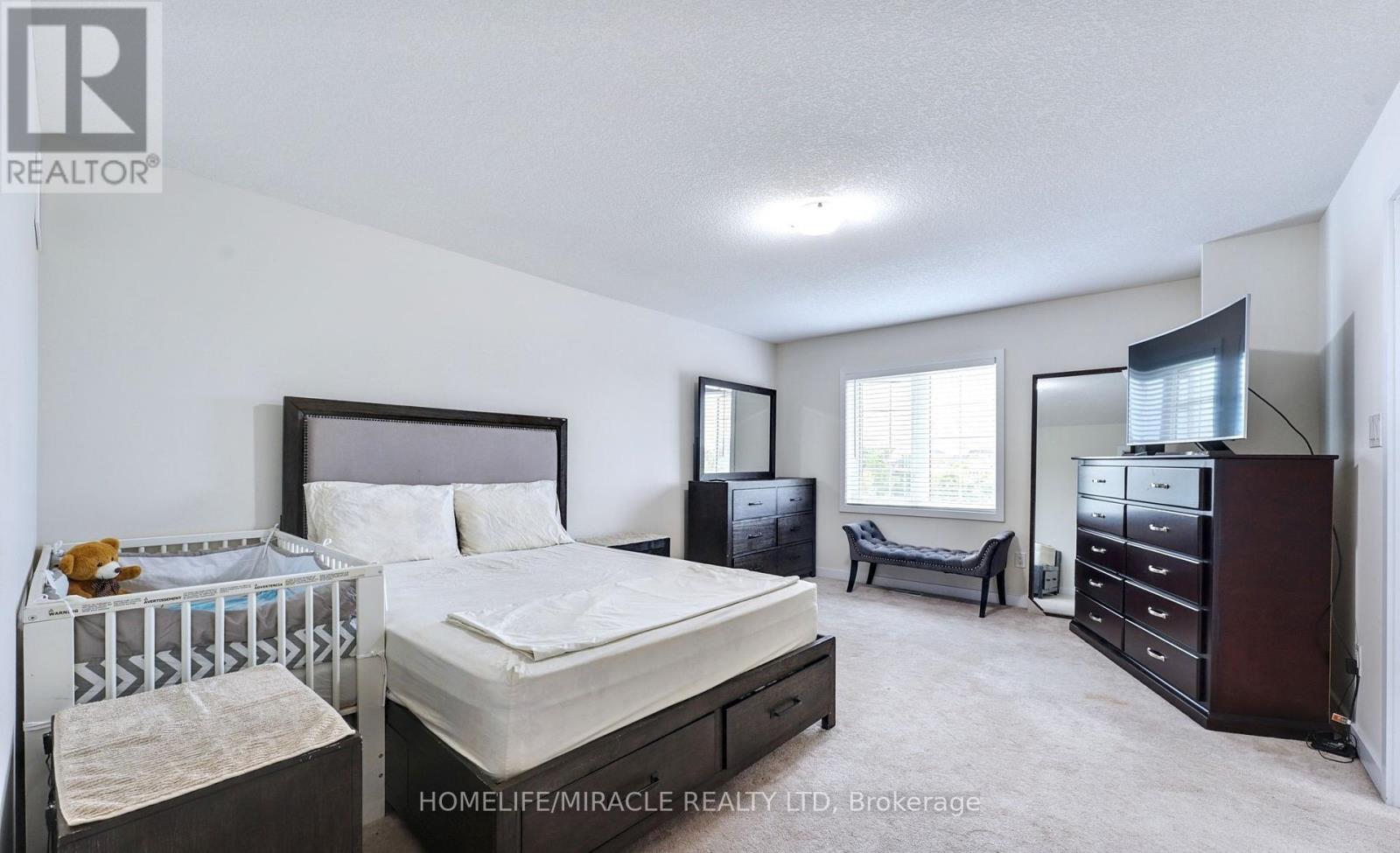 108 Golden Spring Drive, Brampton, Ontario  L7A 4N7 - Photo 22 - W12482232