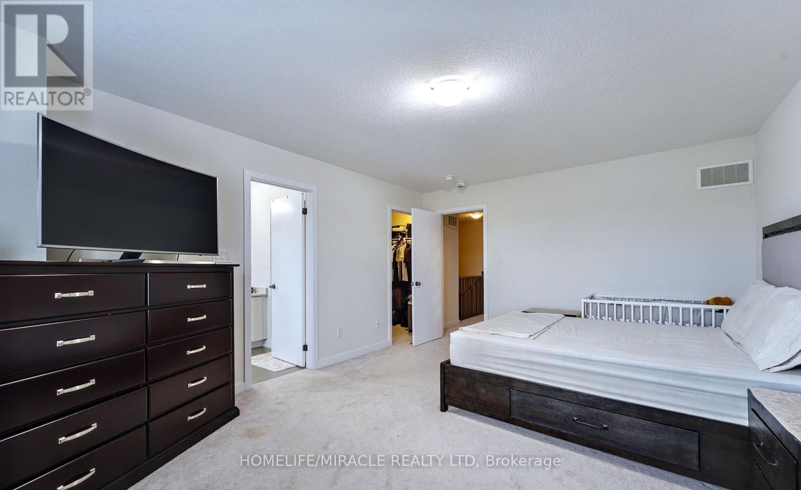 108 Golden Spring Drive, Brampton, Ontario  L7A 4N7 - Photo 23 - W12482232