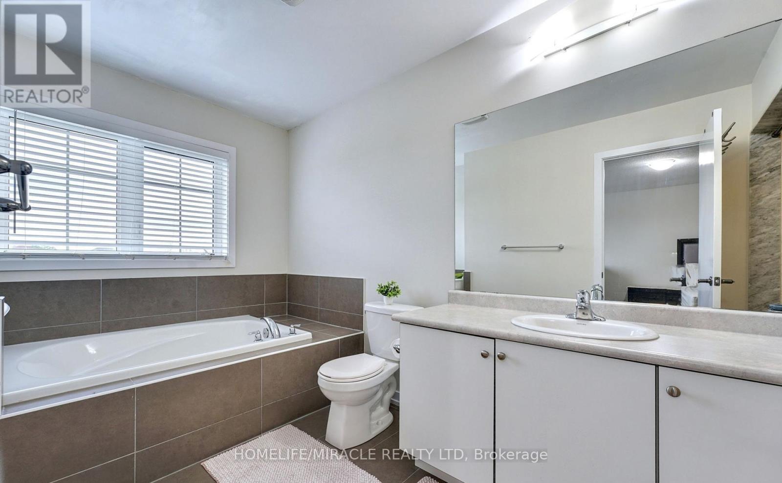108 Golden Spring Drive, Brampton, Ontario  L7A 4N7 - Photo 24 - W12482232