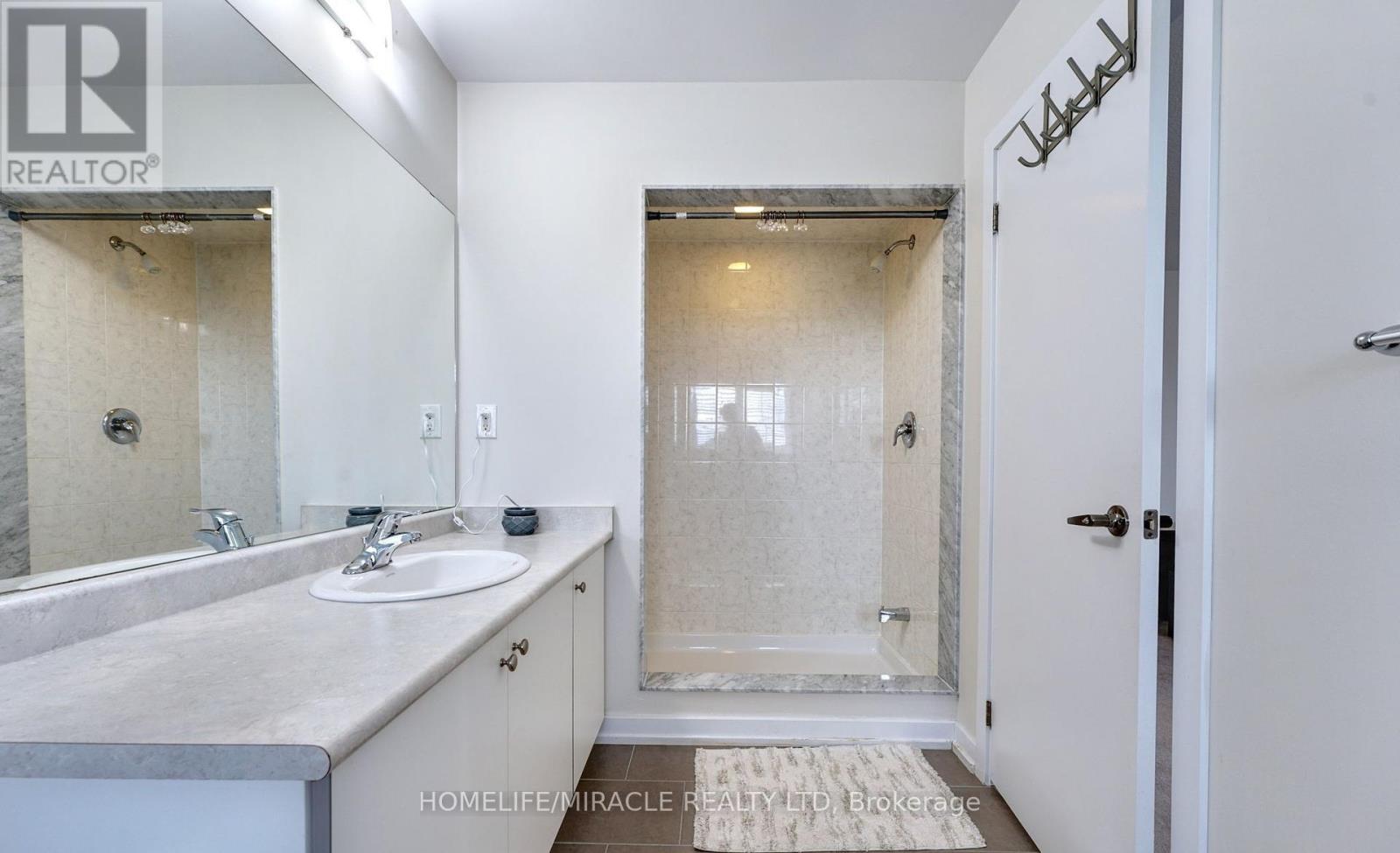 108 Golden Spring Drive, Brampton, Ontario  L7A 4N7 - Photo 25 - W12482232