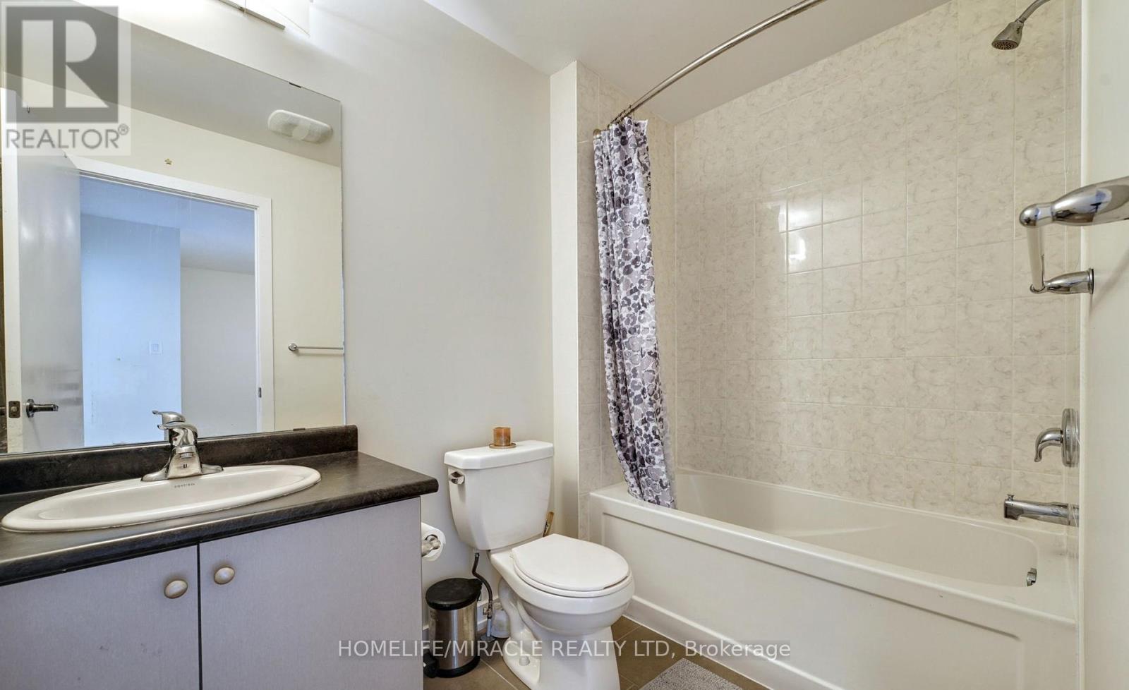 108 Golden Spring Drive, Brampton, Ontario  L7A 4N7 - Photo 27 - W12482232