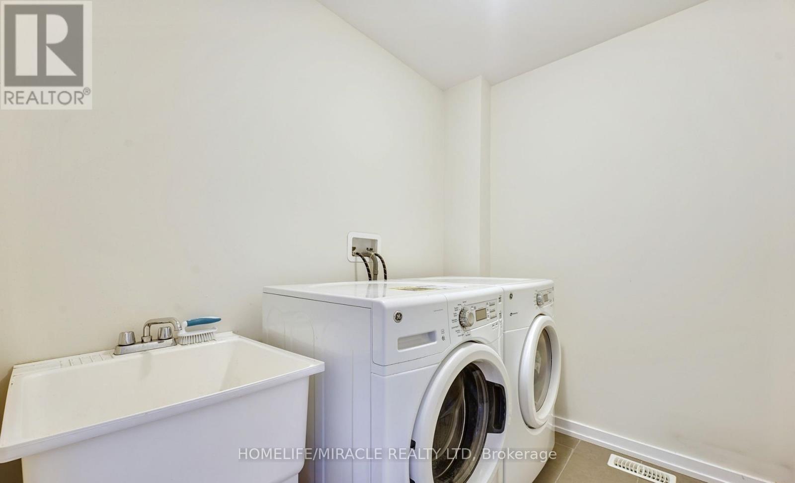 108 Golden Spring Drive, Brampton, Ontario  L7A 4N7 - Photo 29 - W12482232