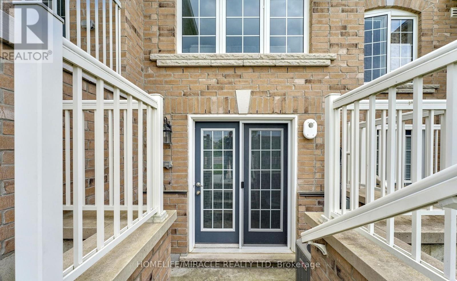 108 Golden Spring Drive, Brampton, Ontario  L7A 4N7 - Photo 30 - W12482232