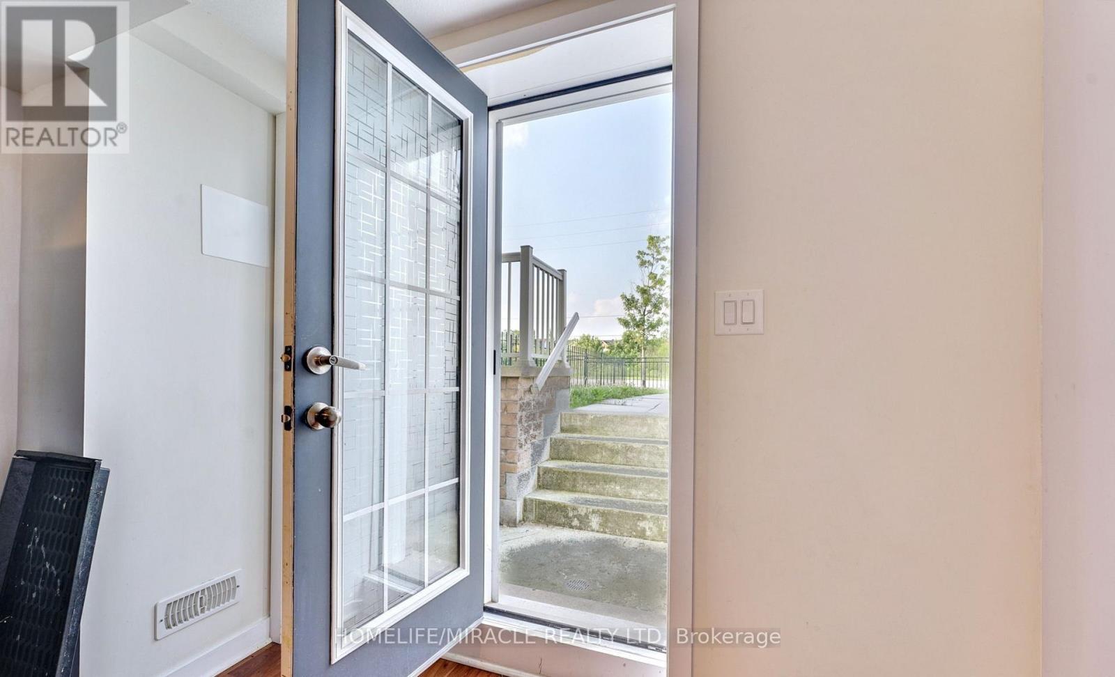 108 Golden Spring Drive, Brampton, Ontario  L7A 4N7 - Photo 31 - W12482232