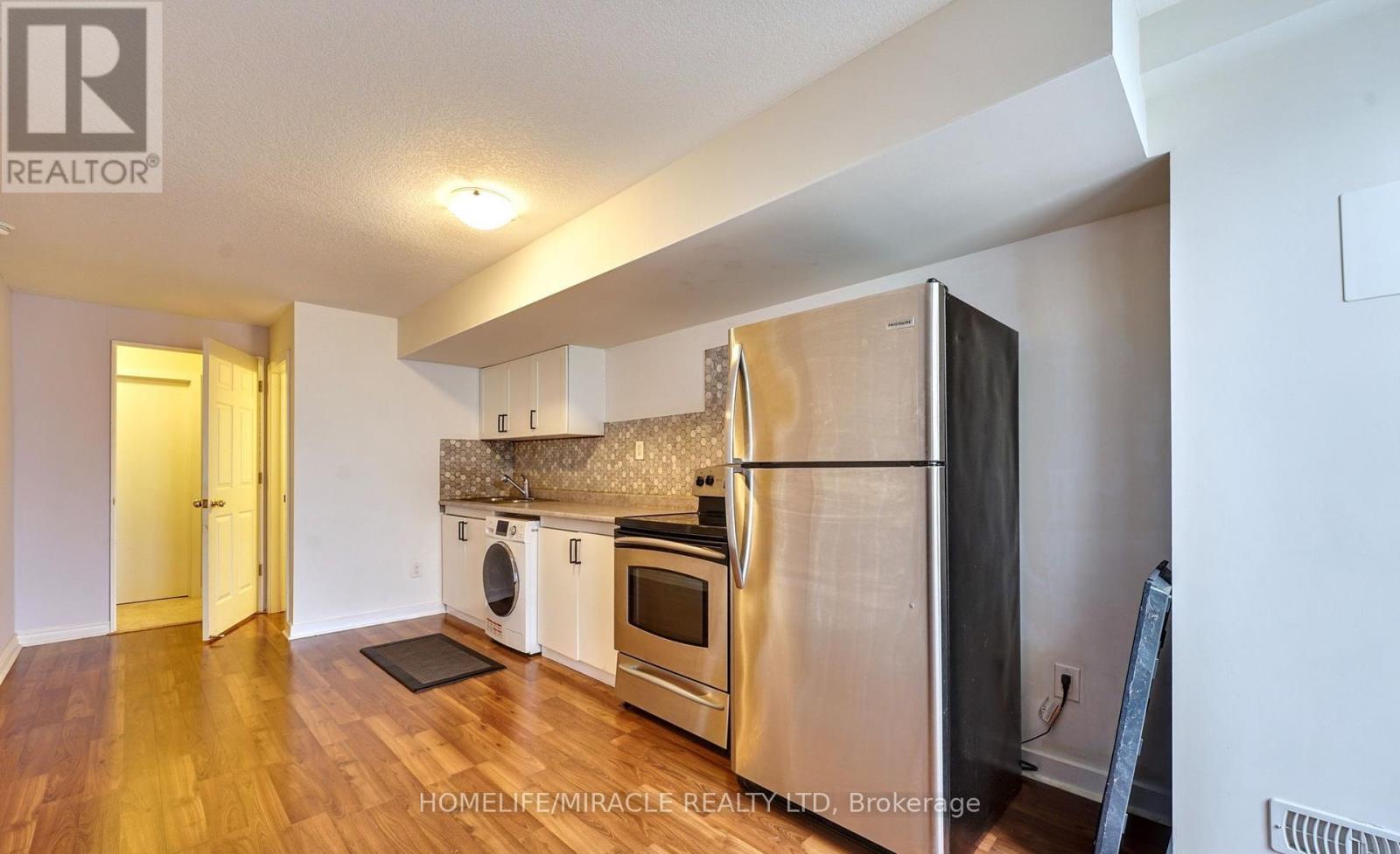 108 Golden Spring Drive, Brampton, Ontario  L7A 4N7 - Photo 32 - W12482232