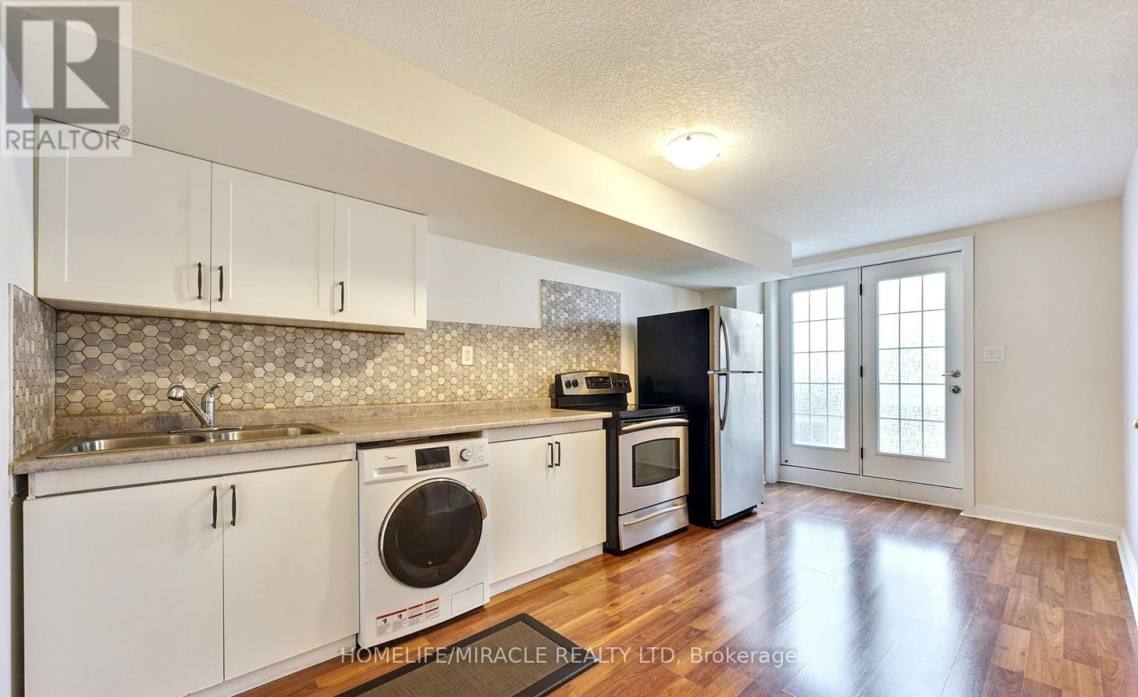 108 Golden Spring Drive, Brampton, Ontario  L7A 4N7 - Photo 34 - W12482232