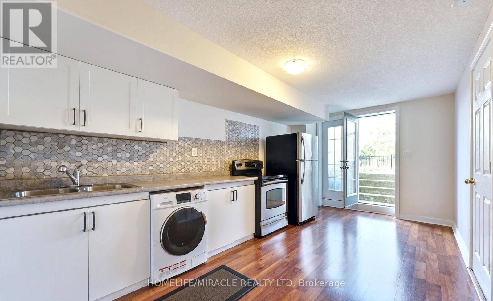 108 Golden Spring Drive, Brampton, Ontario  L7A 4N7 - Photo 35 - W12482232