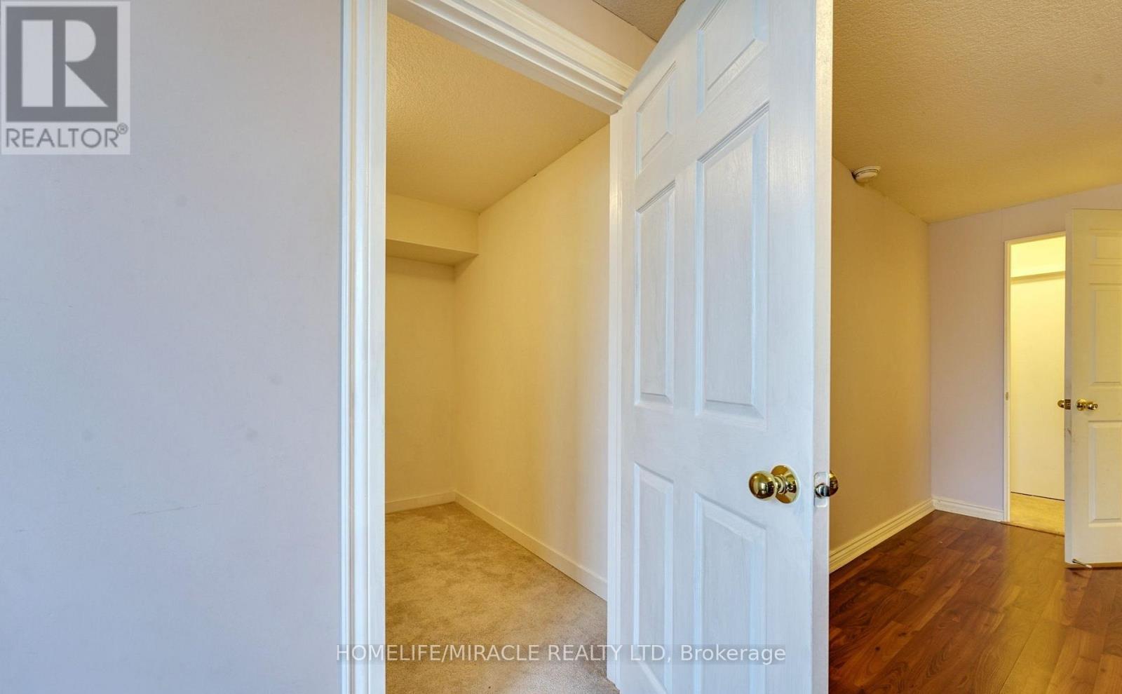 108 Golden Spring Drive, Brampton, Ontario  L7A 4N7 - Photo 38 - W12482232