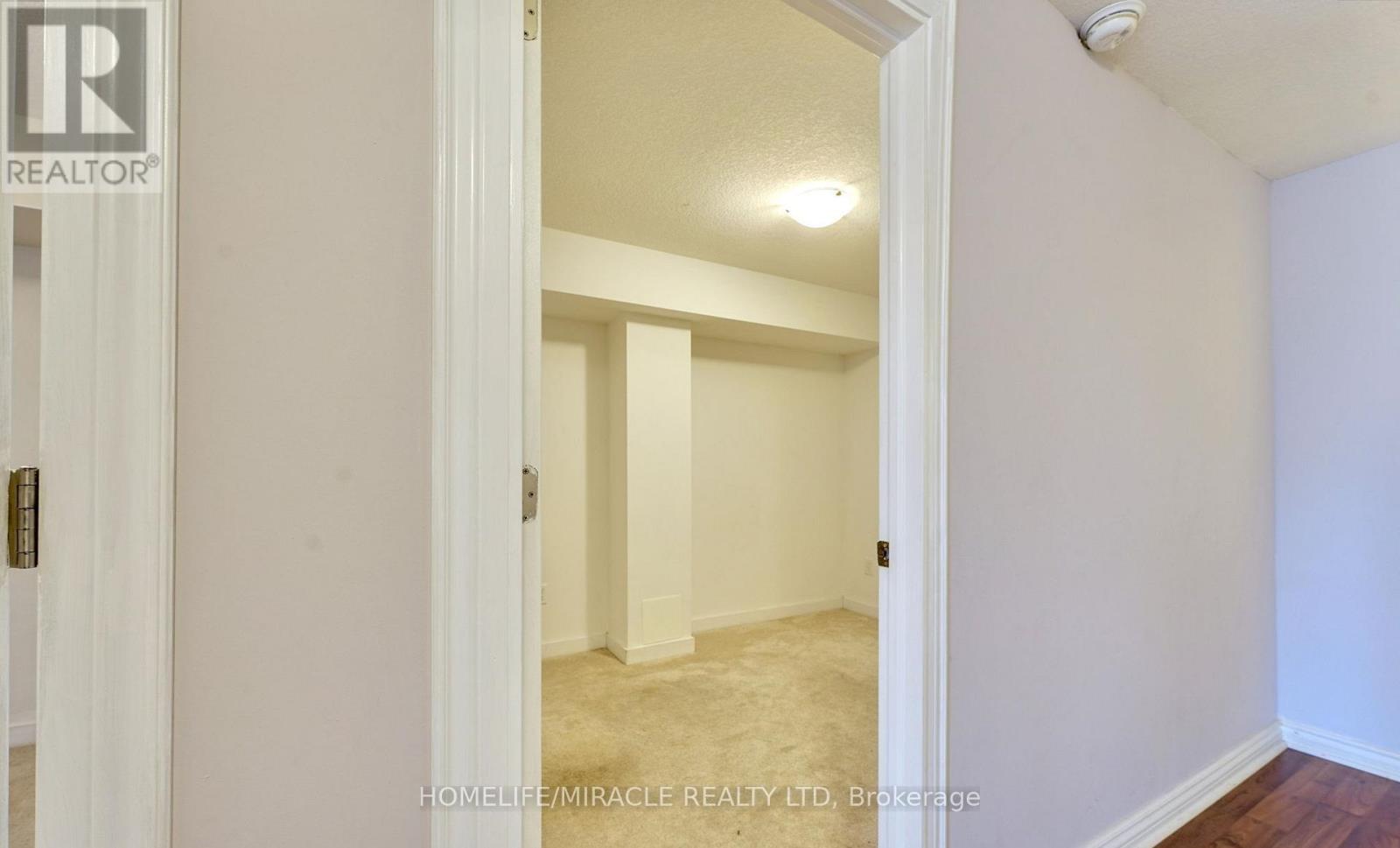 108 Golden Spring Drive, Brampton, Ontario  L7A 4N7 - Photo 39 - W12482232