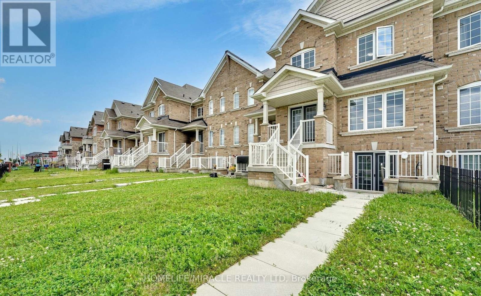 108 Golden Spring Drive, Brampton, Ontario  L7A 4N7 - Photo 43 - W12482232