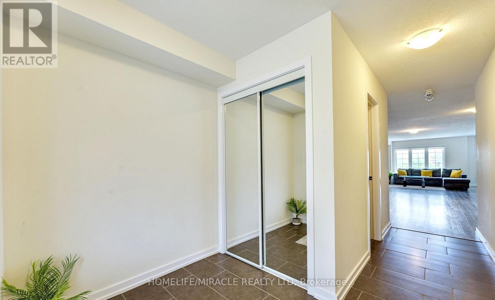 108 Golden Spring Drive, Brampton, Ontario  L7A 4N7 - Photo 5 - W12482232