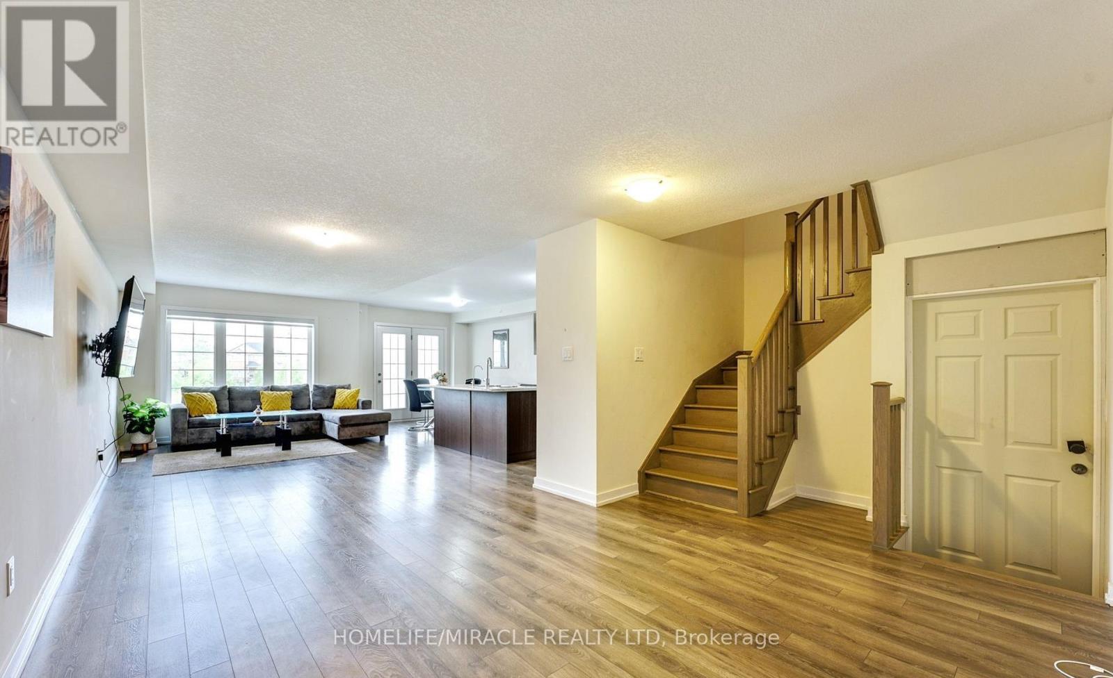 108 Golden Spring Drive, Brampton, Ontario  L7A 4N7 - Photo 6 - W12482232