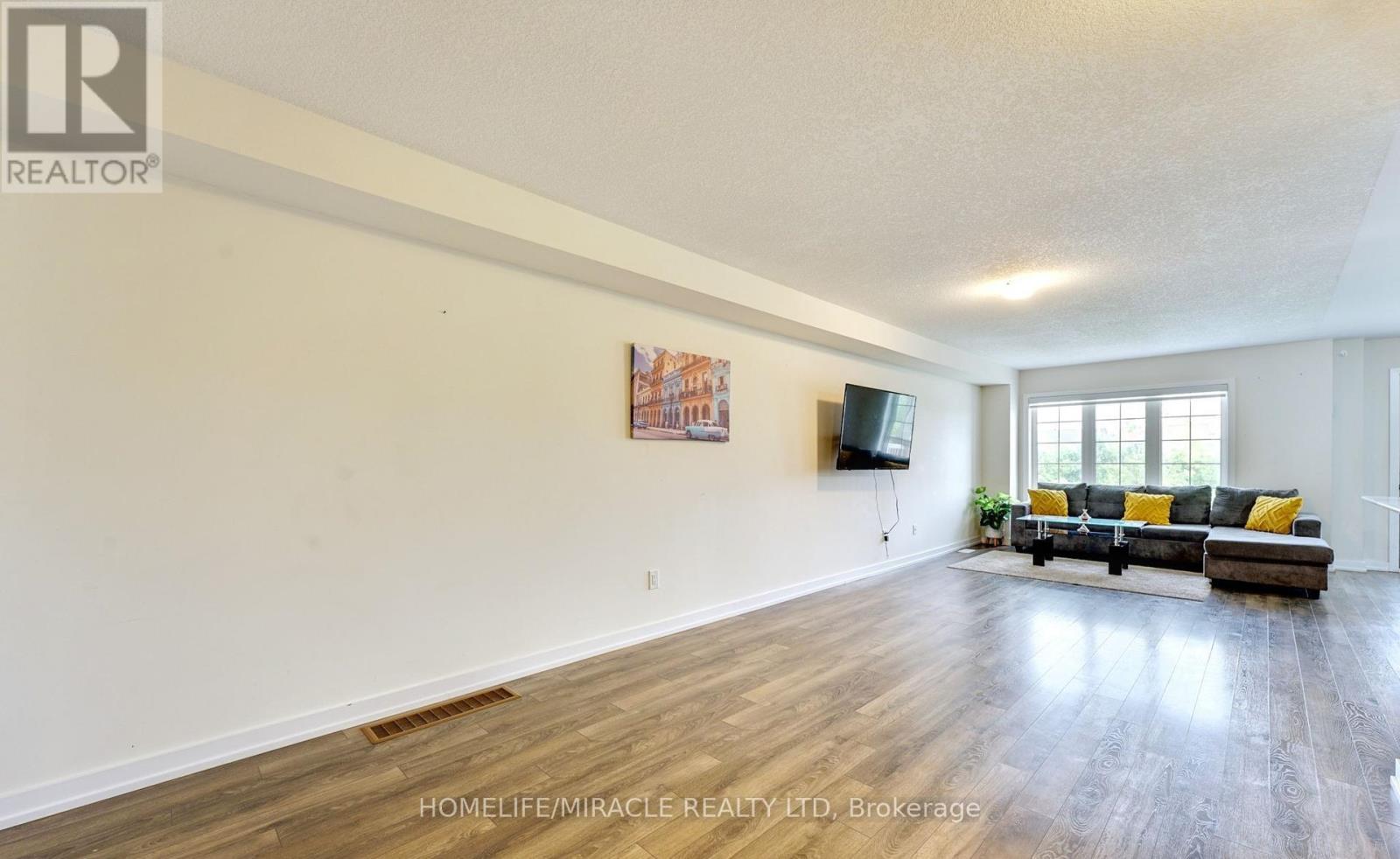 108 Golden Spring Drive, Brampton, Ontario  L7A 4N7 - Photo 7 - W12482232
