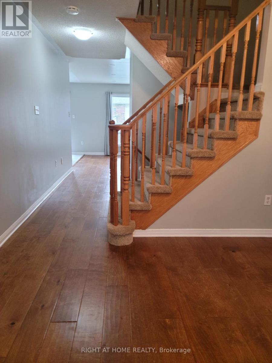 1407 Mcdermott Way N, Milton, Ontario  L9T 6L6 - Photo 7 - W12482238